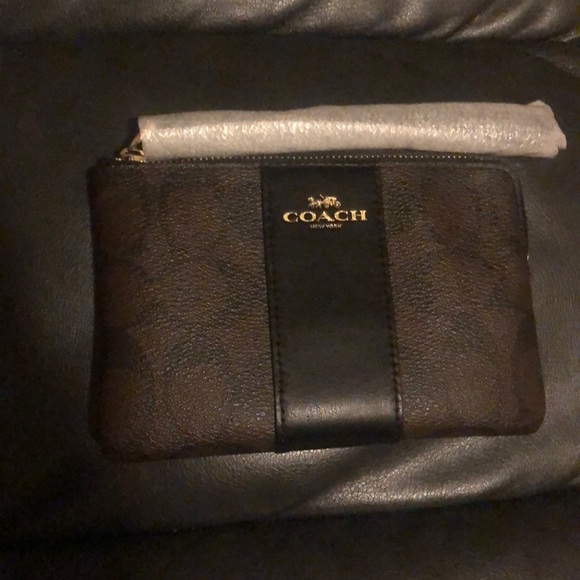 Coach Handbags - NWOT Coach Wrislet